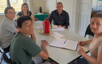 Secretaria de Educação realiza reuniões para aprimorar serviços e atender demandas nas escolas de Herval