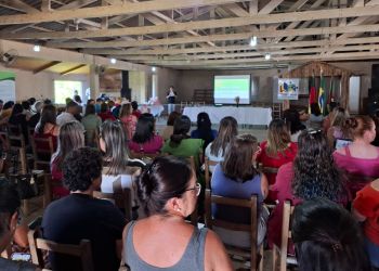 Cerimônia de abertura do Ano Letivo de 2025 reúne profissionais da educação em Herval