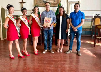 Vice-prefeito de Jaguarão recebe corte da XXII Festa Regional da Melancia