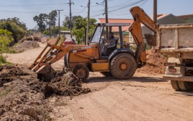 Prefeitura de Pelotas realiza obra de drenagem histórica na rua Lauro Ribeiro, no Fragata