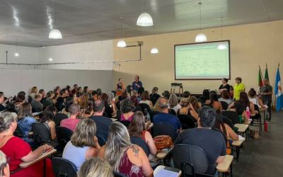 Secretário de Educação de Pelotas se reúne com equipes das escolas municipais para iniciar o ano letivo