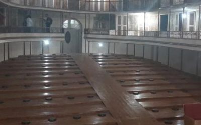 Prefeito e equipe de Pelotas visitam Theatro Sete de Abril para avaliar andamento da reforma