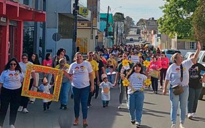 Caminhada do Maio Laranja mobiliza comunidade em defesa das crianças e adolescentes em Arroio Grande