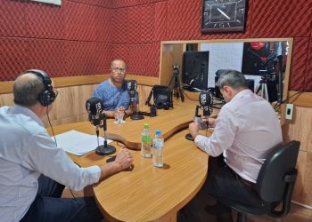Prefeito e Vice-prefeito de Herval concedem entrevistas à Rádio Difusora e jornais da região sobre gestão e evento dos 200 anos