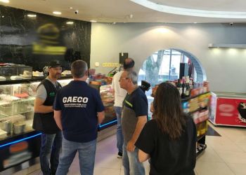 Força-Tarefa interdita padaria e apreende 4,5 toneladas de alimentos impróprios em Pelotas