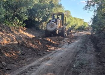Prefeitura de Herval intensifica recuperação de estradas rurais e reforça apoio ao interior
