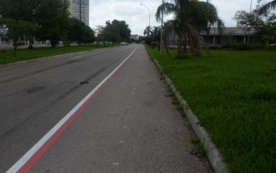 Prefeitura de Pelotas inicia obra da ciclofaixa na avenida Juscelino Kubitschek