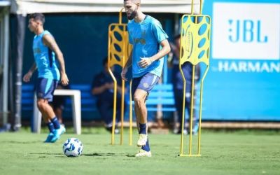 Quinteros busca soluções defensivas no Grêmio para o Gre-Nal 446