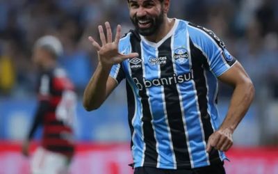 Grêmio confirma saída de seis jogadores e acerta contratação de João Lucas