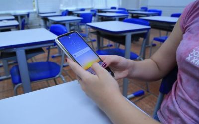 Publicada portaria que restringe uso de celular na rede estadual do RS; veja as regras