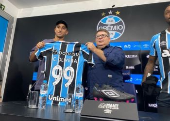 Cristian Olivera é o novo reforço do Grêmio e veste a camisa 99