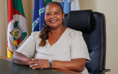 Daniela Brizolara é a primeira mulher negra a assumir como prefeita em exercício de Pelotas