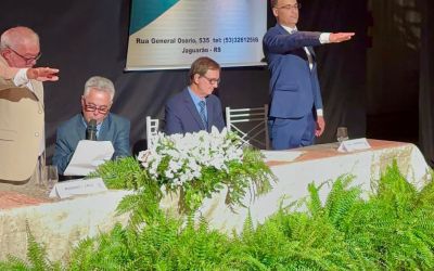 Rogério Cruz toma posse como prefeito de Jaguarão em cerimônia no Teatro Esperança