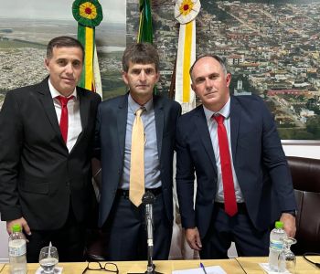Prefeito, vice e vereadores tomam posse em Arroio Grande; Ailton Vargas, o “Kuka”, assume presidência da Câmara para 2025