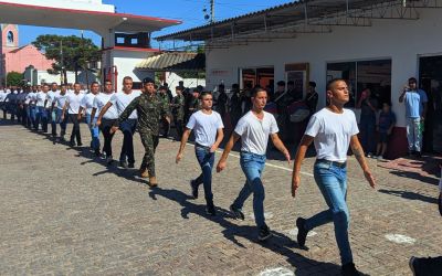 Prefeito e vice de Jaguarão prestigiam formatura de soldados no Regimento Marechal José Pessoa